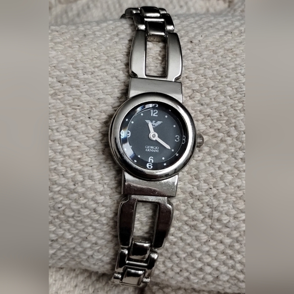 Giorgio Armani Ladies Vintage Silver Stainless Steel Chainlink Bracelet Watch